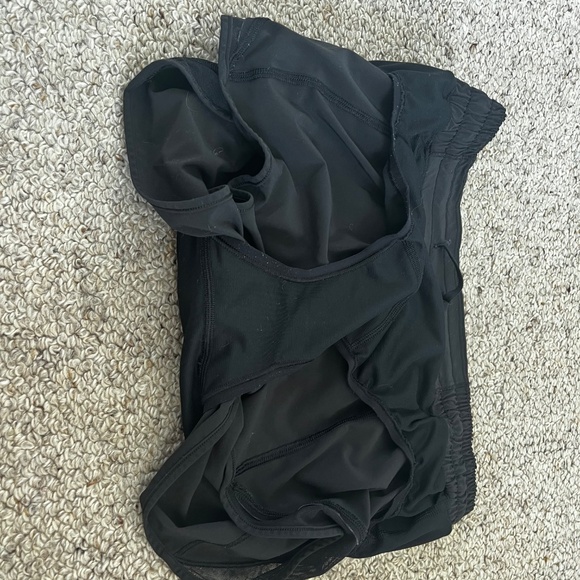 Lululemon Hotty Hot shorts 2.5 - Picture 4 of 4